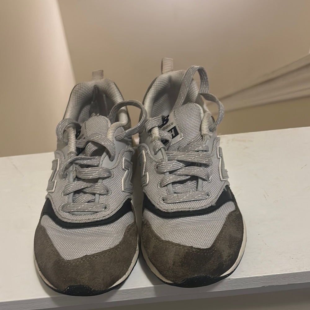 New Balance Gray and Black Sneakers Athletic Casual